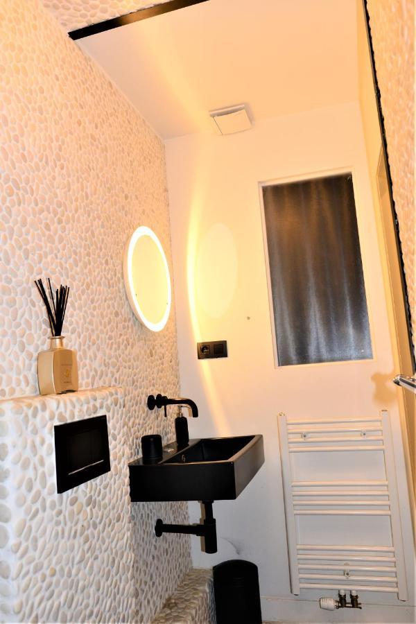 Sleep Inn - Black And White Modern Flat With Cityview Antwerpen Eksteriør billede